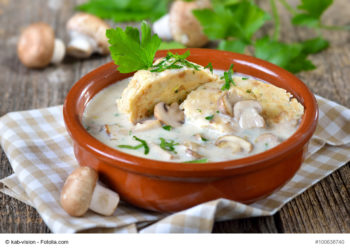 Semmelknödel in Champignon-Rahmsoße