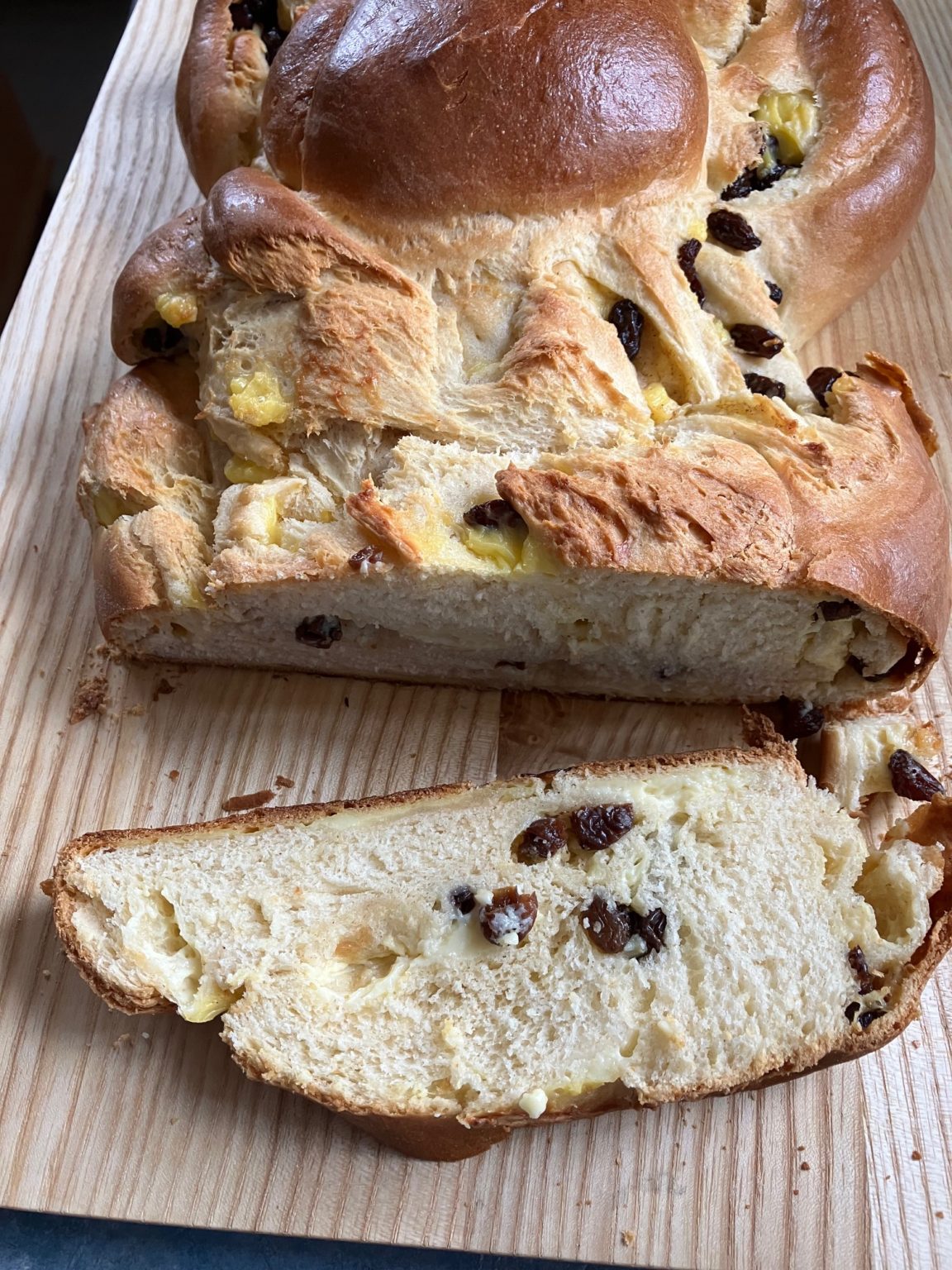 Hefezopf mit Pudding und Sultaninen - Die Pfanne von harecker.de