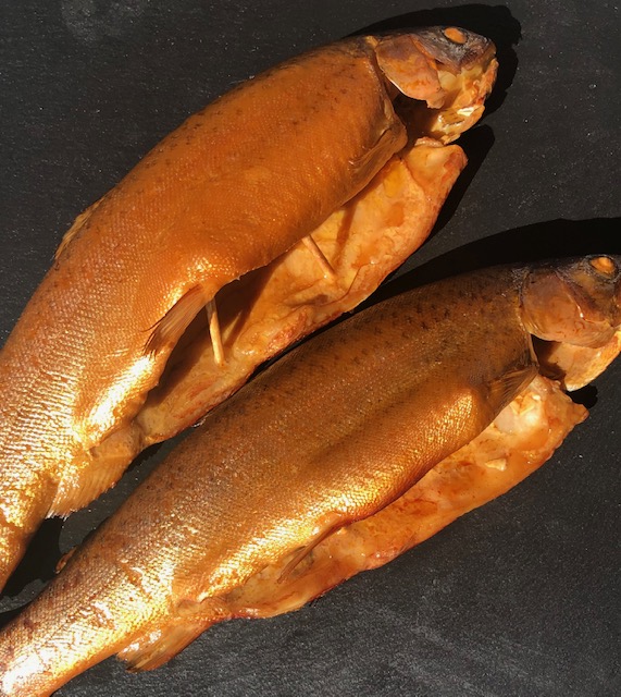 2 Forellen geräuchert