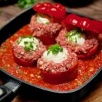 Gefüllte Paprika mit Hackfleisch gebraten.
