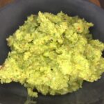 Kräuterkruste selbst zubereitet für den Lachs, der damit im Ofen gebacken wird.
