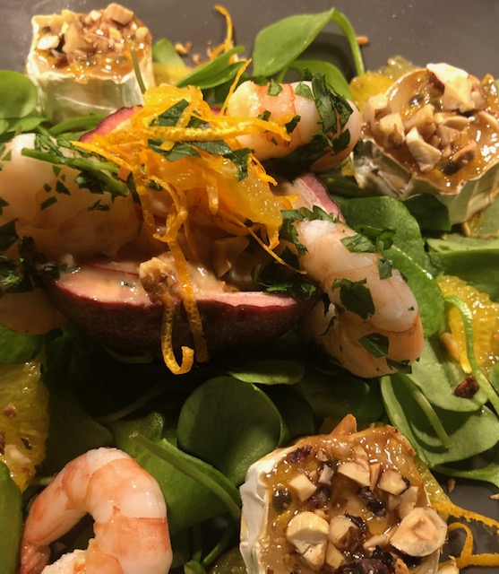 Shrimps mit karamellisierten Ziegenkäse auf Postelein-Salat - Die ...