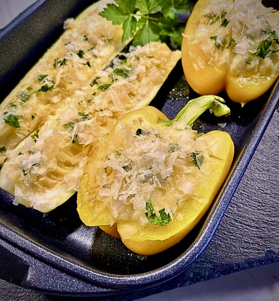 Mit Kartoffelbrei gefüllte Zucchini und Paprika - Die Pfanne von ...
