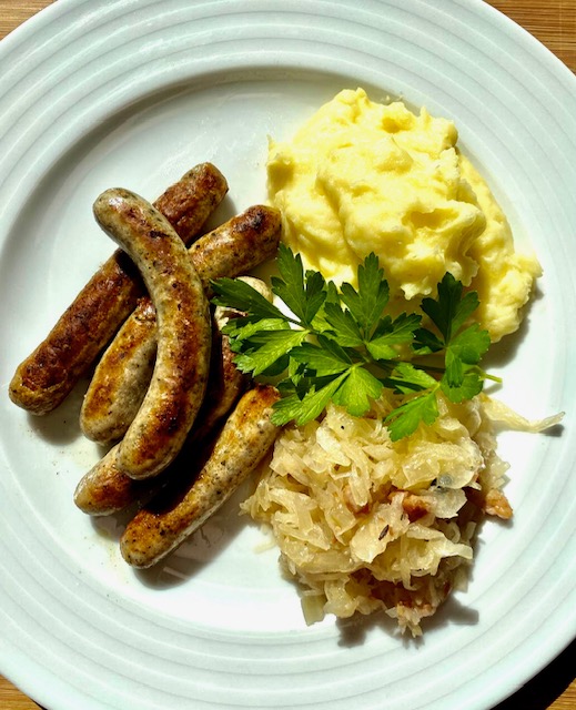 Nürnberger Würstchen mit Sauerkraut und Kartoffelbrei - Die Pfanne von ...