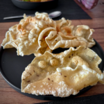Papadam (indische Fladen aus Linsenmehl) passt hervorragend zu Currys.