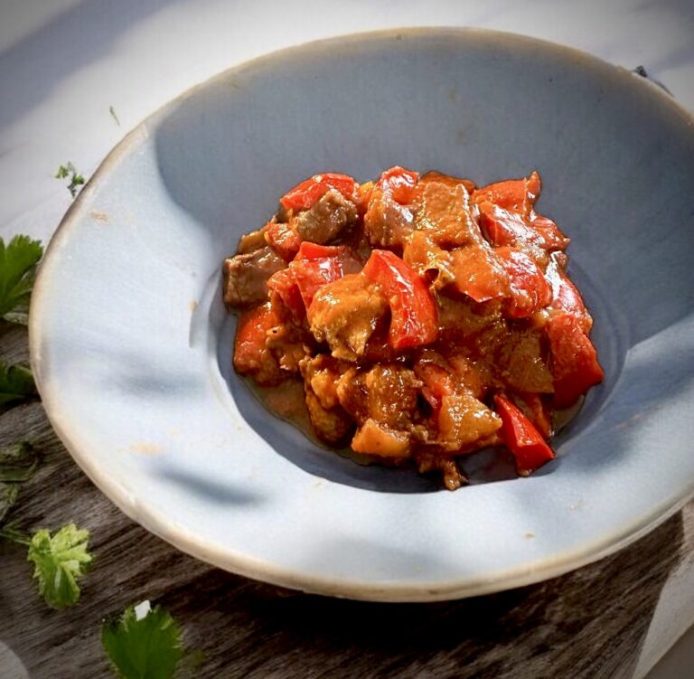 Ungarisches Gulasch - Herzhaft und würzig - Die Pfanne von harecker.de