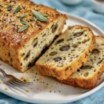 Olivenbrot mit Mohn in der Coox Wunderform gebacken.