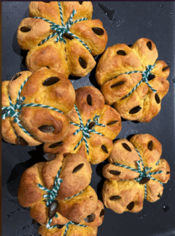 Halloween-Kürbisbrötchen