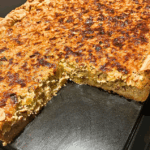 Winzererkuchen oder Krautkuchen frisch aus dem Ofen.