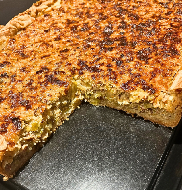 Winzererkuchen oder Krautkuchen frisch aus dem Ofen.