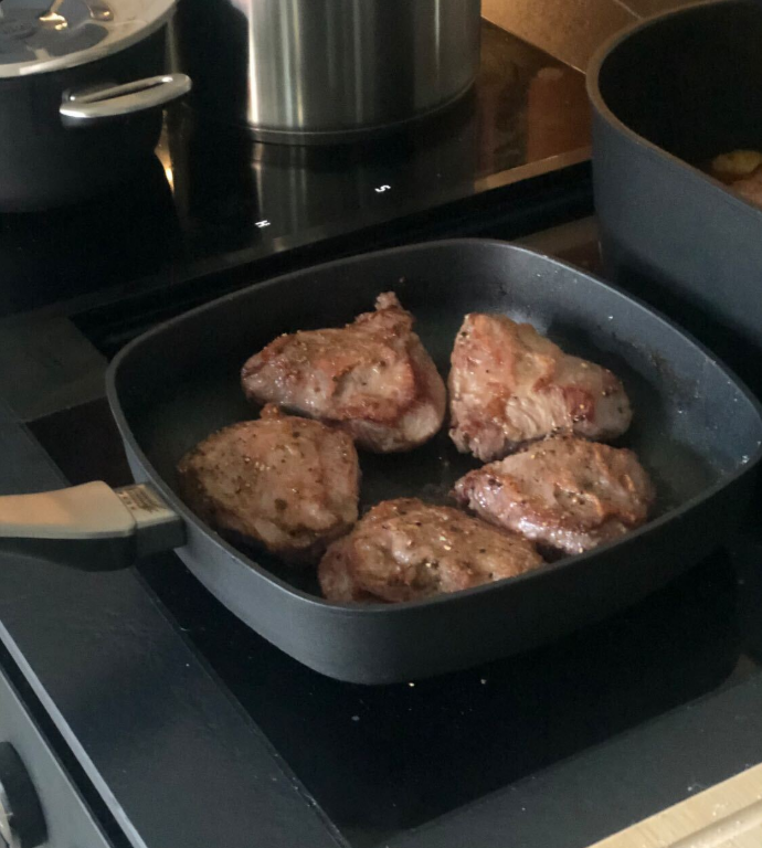 Dein Lieblingsgericht direkt in der Pfanne von Harecker zubereitet, danach kannst dann noch in den Ofen zum Überbacken gehen.